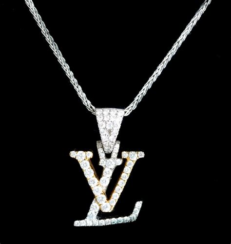 louis vuitton necklace with diamond.